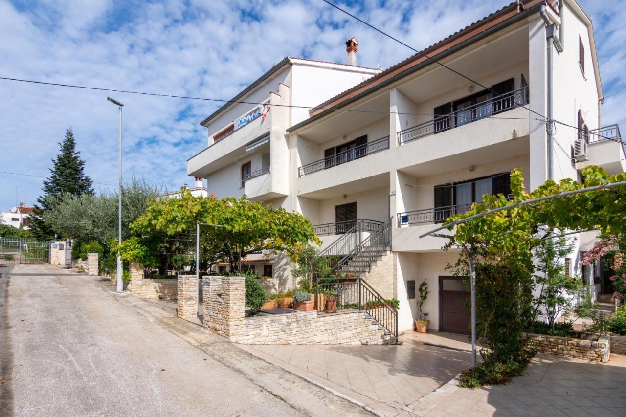 Apartments With A Parking Space Rovinj - 12656 Экстерьер фото